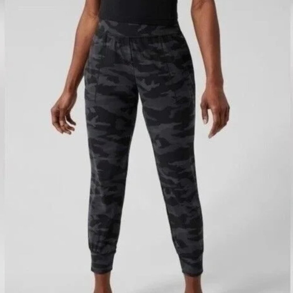 Athleta Women's Gray and Black Salutation Camo Joggers - Size XS Extra Small